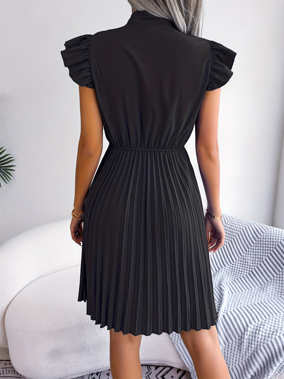 Daniëlle | Homecoming Dress with Bow Neck and Pleated Skirt