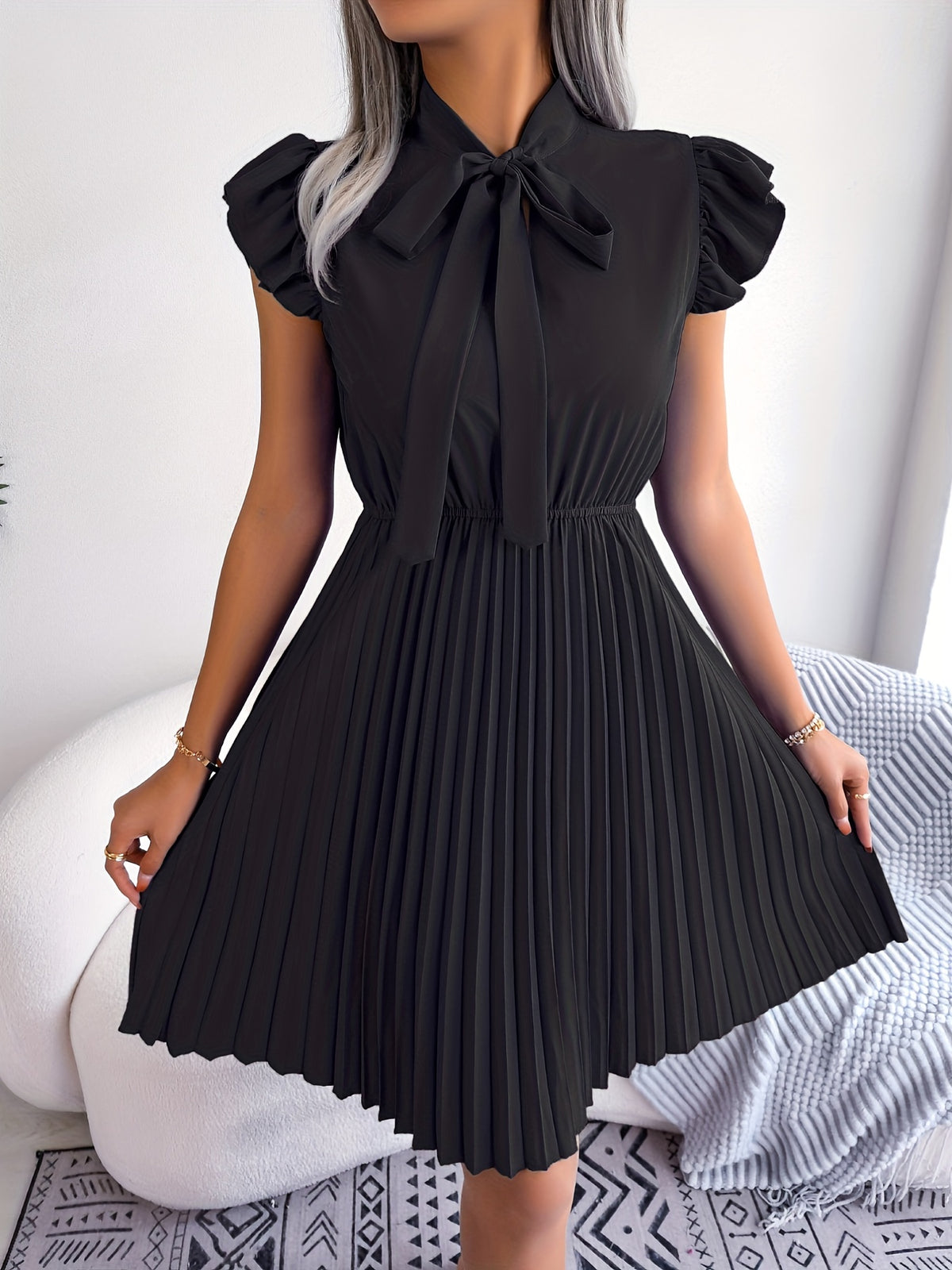 Daniëlle | Homecoming Dress with Bow Neck and Pleated Skirt